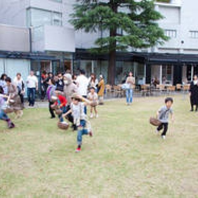 PIERRE HERMÉ PARIS│原美術館でフランスの伝統的な復活祭“パック”を体験！