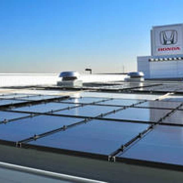 ホンダ、国内の自動車販売店をソーラーパネル化｜HONDA