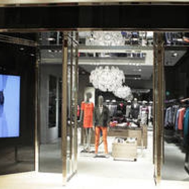 ヒューゴ ボス｜HUGO、アジア初の路面店を大阪に展開！｜HUGO BOSS