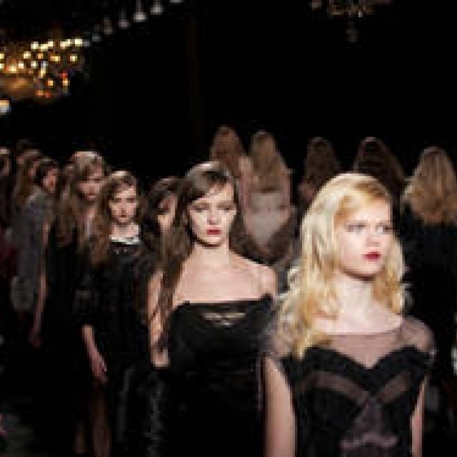 萩原輝美｜NINA RICCIのピーター・コッピングにインタビュー！