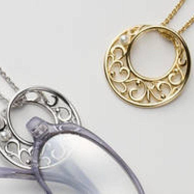 MIKIMOTO INTERNATIONAL｜母の日に贈りたいペンダントグラスホルダー