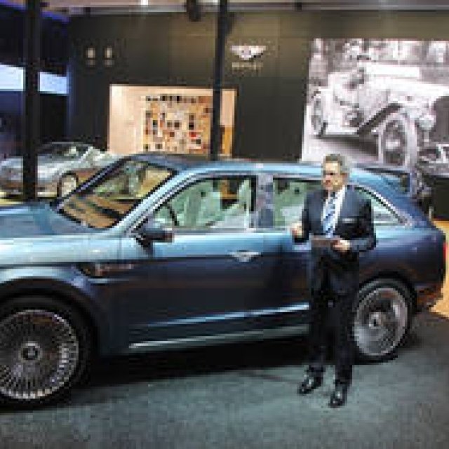 ベントレーEXP 9 Fのエンジンとインテリアを公開｜Bentley