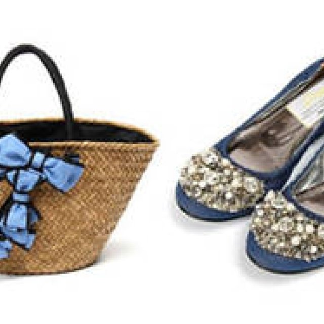 ロエベとペンタックスがタッグを組み、アマソナとPENTAX Qをセットにした日本限定スペシャルプロダクトを製作