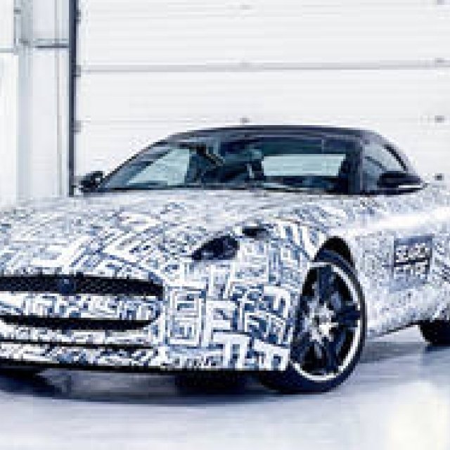 ジャガーFタイプに搭載するエンジンは380psの3リッターV6スーパーチャージャー｜Jaguar