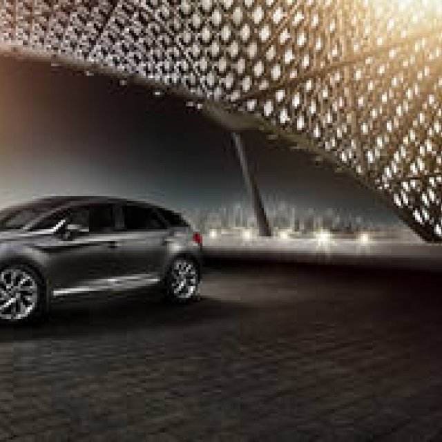 新たなDSラインの最上位モデル「DS5」が日本登場｜Citroen