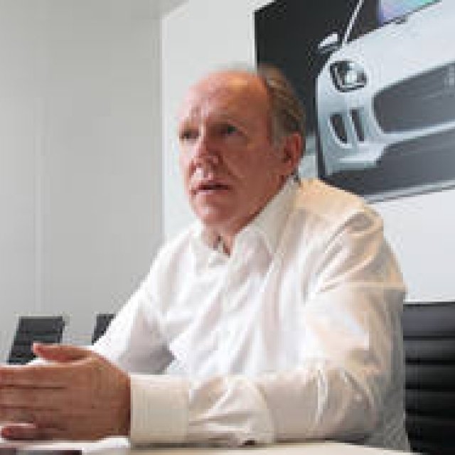 ジャガー「Fタイプ」デザイナー インタビュー｜Jaguar