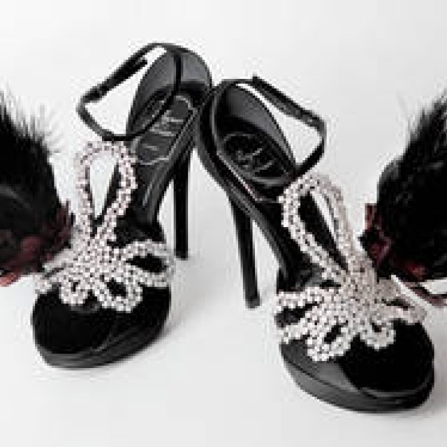 Roger Vivier｜4000個以上のダイヤモンドが輝くシューズ「A QUEEN FOREVER」