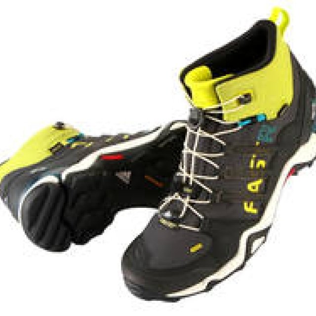 adidas｜最新トレッキングシューズ「TERREX FAST R MID GTX」