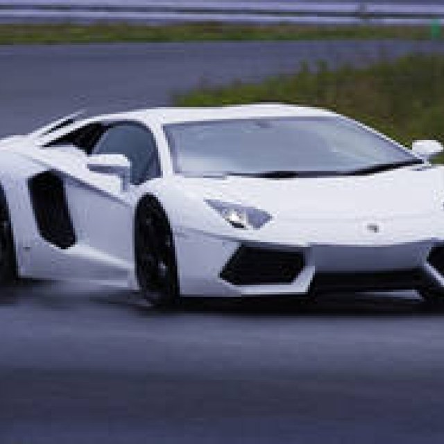 アヴェンタドールにサーキットで試乗｜Lamborghini