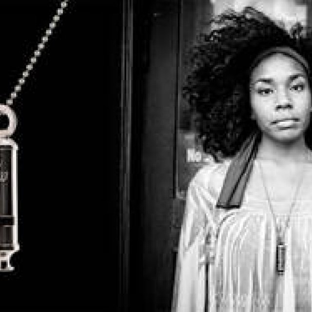 FALLING WHISTLES｜コンゴの平和のためのホイッスルアクセサリー