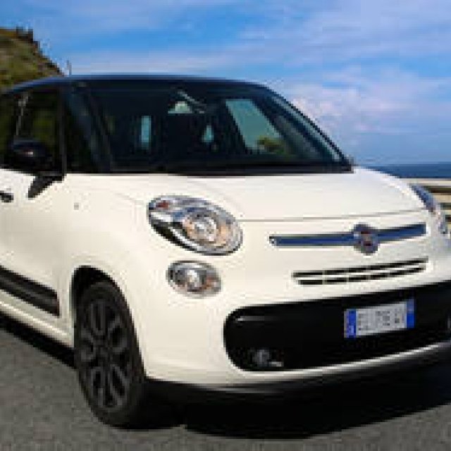 フィアット500の4ドア版「500L」登場｜Fiat