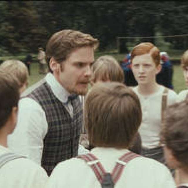 MOVIE｜ドイツサッカーの父と少年たちとの心の交流を描いた『コッホ先生と僕らの革命』