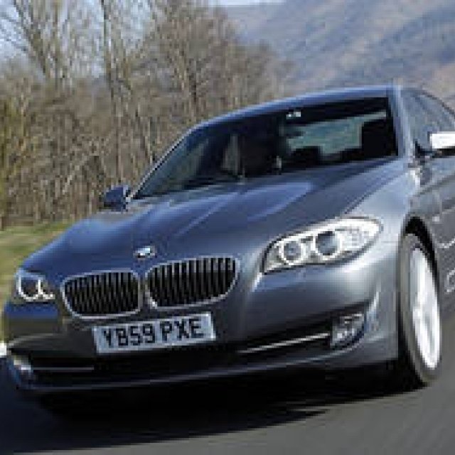 BMW 5シリーズ ディーゼルエンジンモデルが日本上陸｜BMW