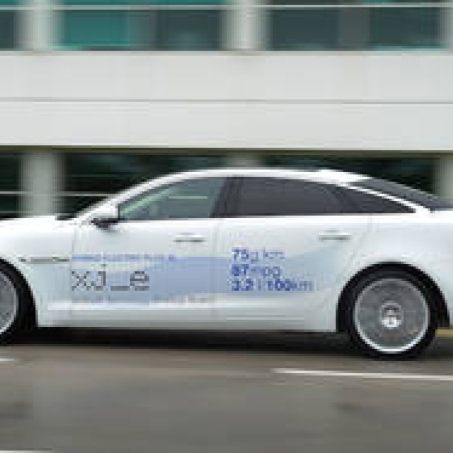 ジャガーXJのPHEV公開｜Jaguar
