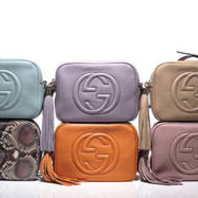 GUCCI｜日本限定色を携え、大人気の「ソーホー」に新作登場！