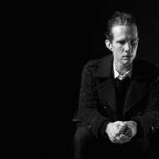 RIVORA｜素材感を活かしたシンプルな服