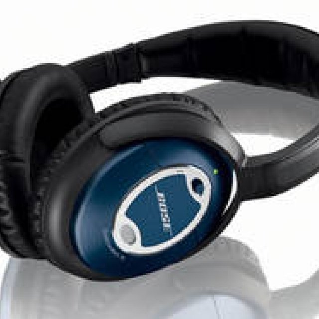 BOSE｜ノイズキャンセリング・ヘッドホンに限定カラーモデル“メタリックブルー”登場