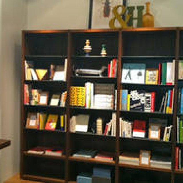 BoConcept｜全面改装してリニューアルした「ボーコンセプト南青山店」へ本を読みに行こう