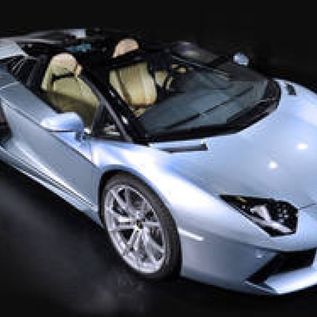 ついに登場、オープントップのアヴェンタドール｜Lamborghini