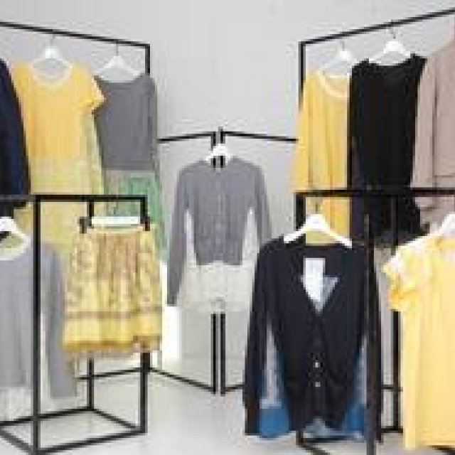 sacai｜限定カプセルコレクションもお目見え！　阪急うめだ本店と伊勢丹新宿店にショップ イン ショップ