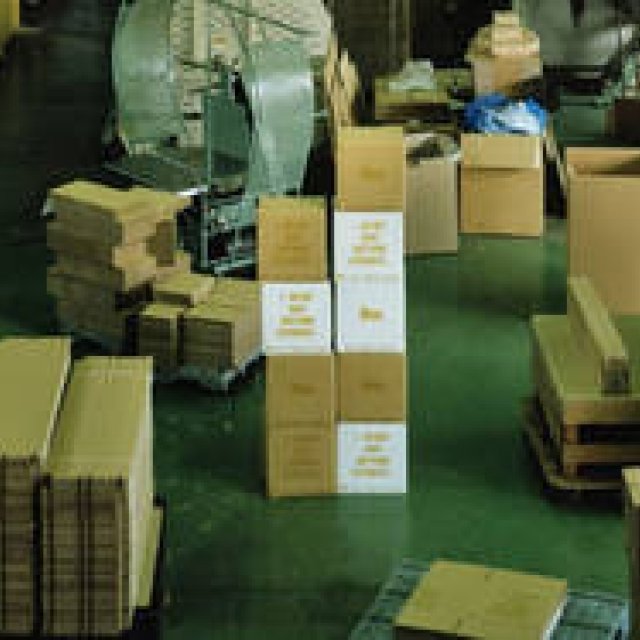 BEAMS T｜PAPIER LABO.×BEAMS T プロジェクト「Bcc:」第2弾ダンボール（箱）発売