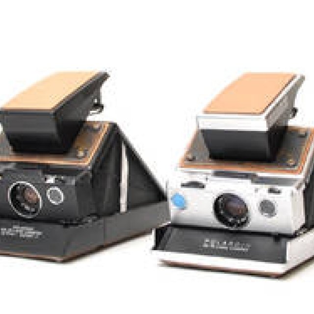 ART｜ヴィンテージポラロイドカメラ“SX-70”を限定発売「Comic Foregrounds Exhibition by Wonder Worker Guerrilla Band.」