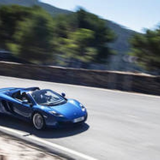 MP4-12Cスパイダーに試乗｜McLaren