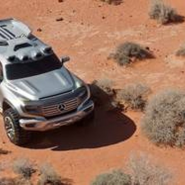 メルセデス・ベンツ2025年の警察車両を発表｜Mercedes-Benz