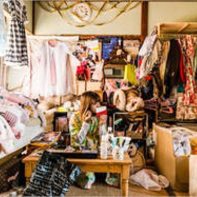 BOOK｜写真家 川本史織が、自身初の写真集『堕落部屋』を解説