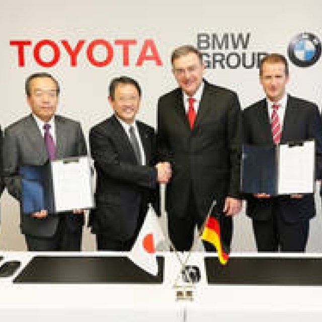 BMWとトヨタが協業の契約｜BMW & Toyota