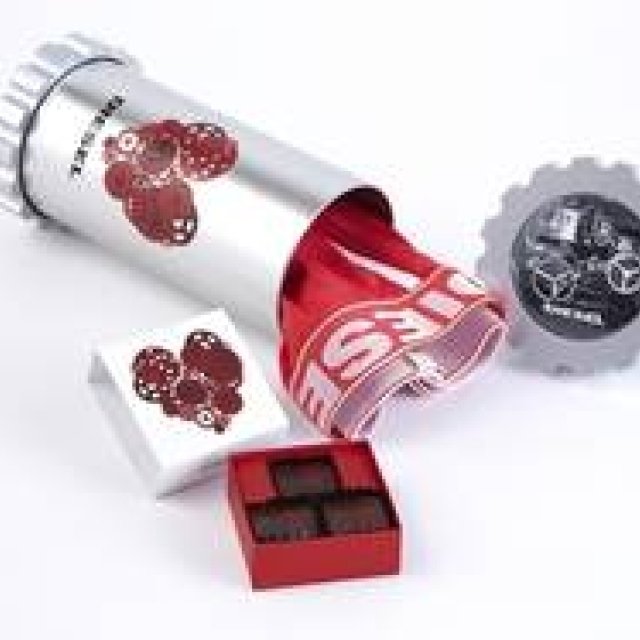 DIESEL｜バレンタインに彼のハートを突き動かす「'WORK with LOVE’ ティンボックス」