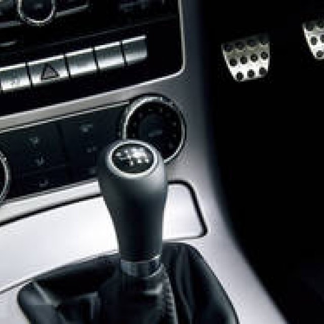 SLKクラスにMTモデルを追加｜Mercedes-Benz