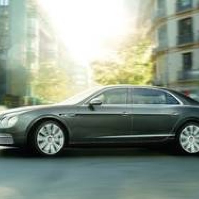 ベントレー、新型フライングスパーのスペックを公開｜Bentley