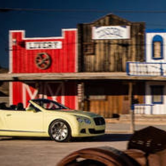 コンチネンタル GT スピード コンバーチブルで西部を走る｜Bentley