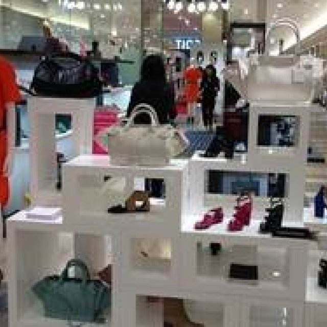 CoSTUME NATIONAL｜新作シューズのポップアップストアを阪急うめだ本店で開催中