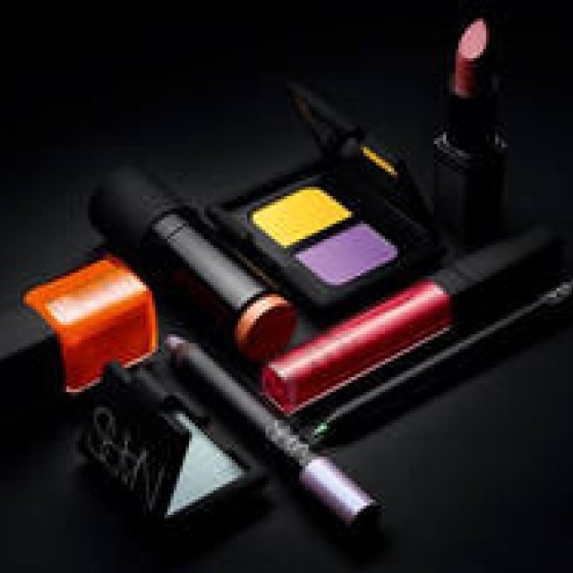 NARS｜魅惑的な夏をつくる、鮮やかでモダンなカラーコレクション