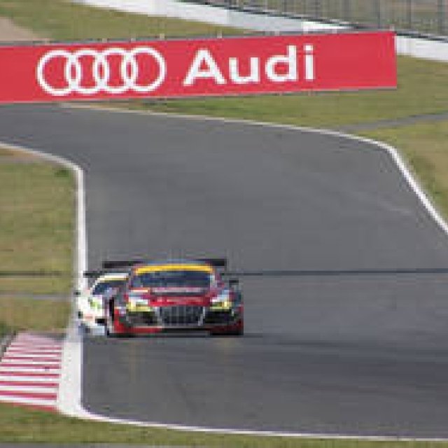 休日にレース観戦を楽しむという選択｜Audi