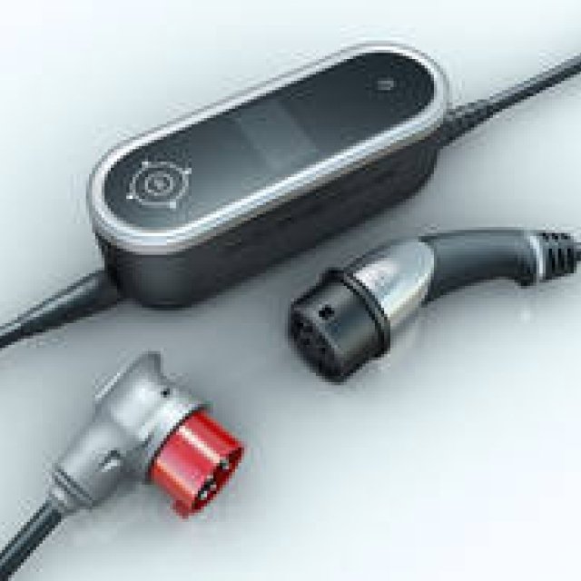 ポルシェ、プラグインハイブリッドモデルのチャージャーを開発｜Porsche