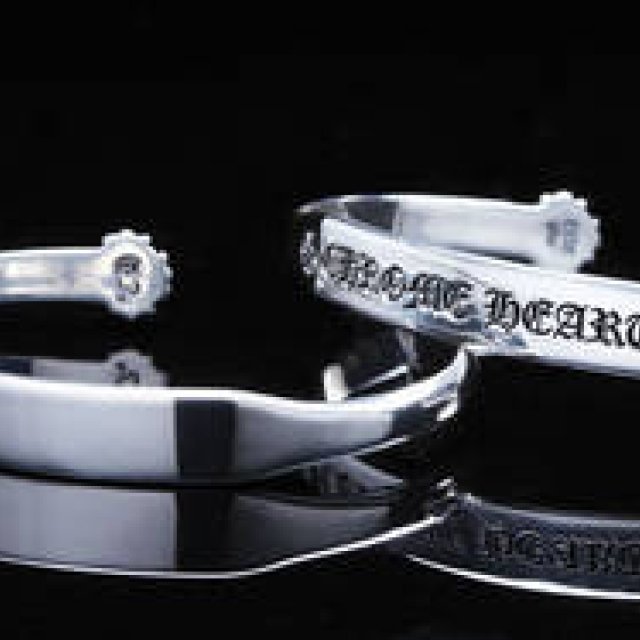 CHROME HEARTS｜名前やメッセージを刻印できる新作フラットバングル