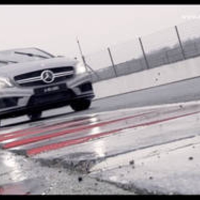 ルイス・ハミルトンが45 AMGを駆る｜Mercedes-Benz