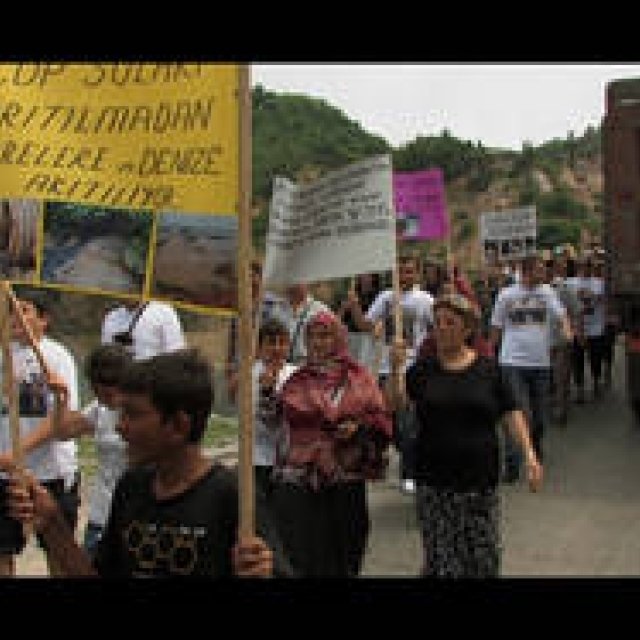 MOVIE｜世界三大映画祭を制覇した若き監督、渾身のドキュメンタリー『トラブゾン狂騒曲～小さな村の大きなゴミ騒動～』