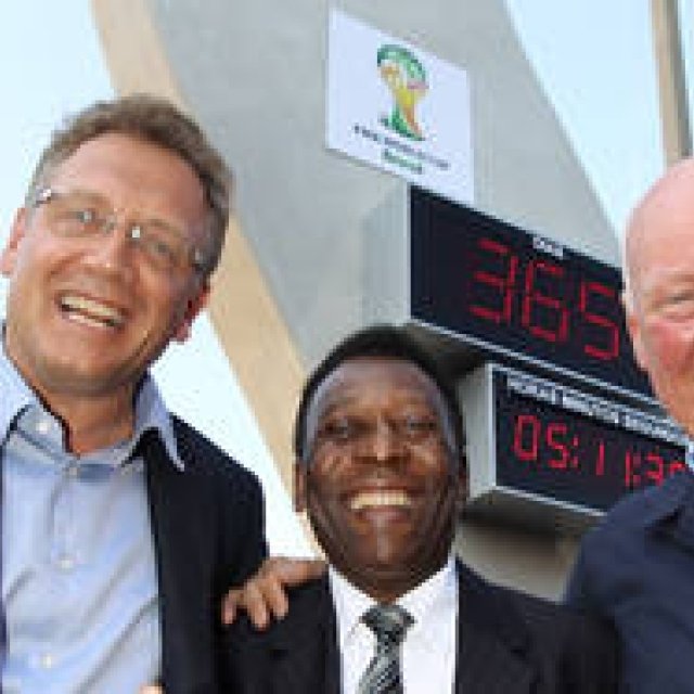 HUBLOT｜2014年ワールドカップ カウントダウンクロックを披露