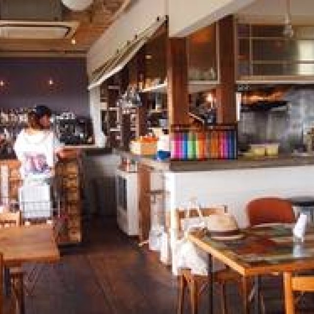 Cruciani C｜限定コラボレーションカフェが七里ガ浜にオープン