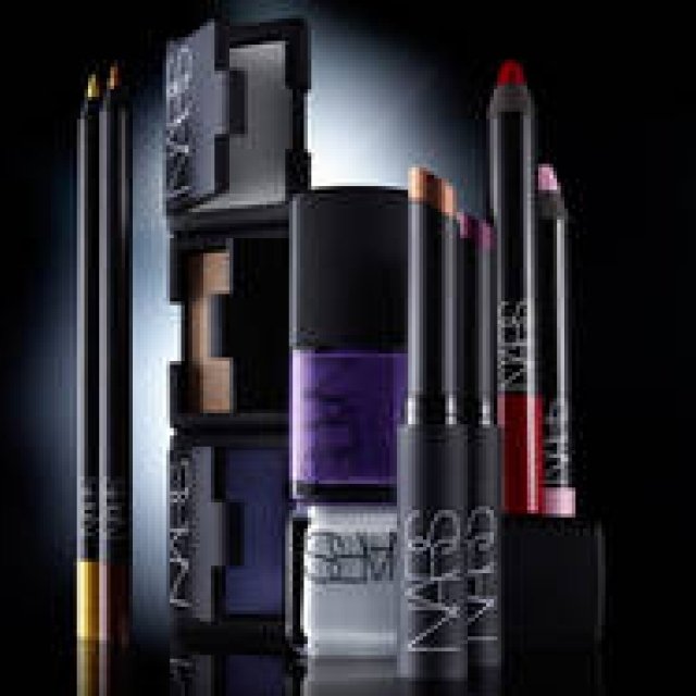 NARS｜煙るような目もと、マットなくちびる。モダンで誘惑的な秋カラー