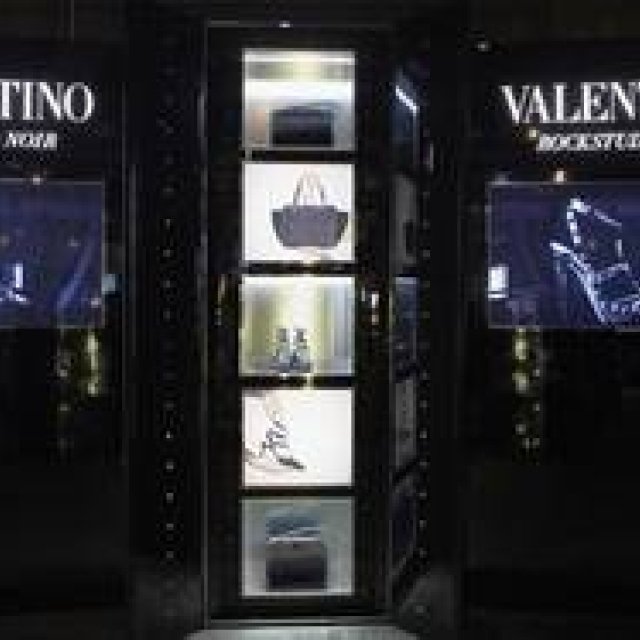 VALENTINO｜「ロックスタッズ」のポップアップストアがオープン