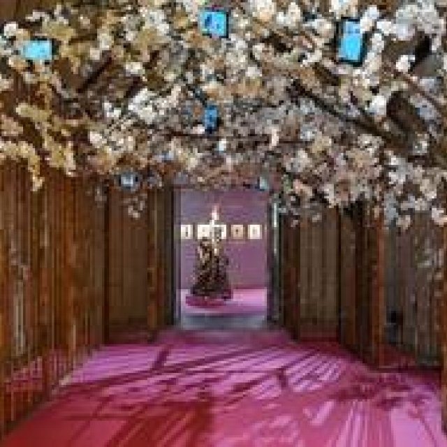 萩原輝美｜クリスチャン・ラクロワによる“21世紀版”スキャパレリ