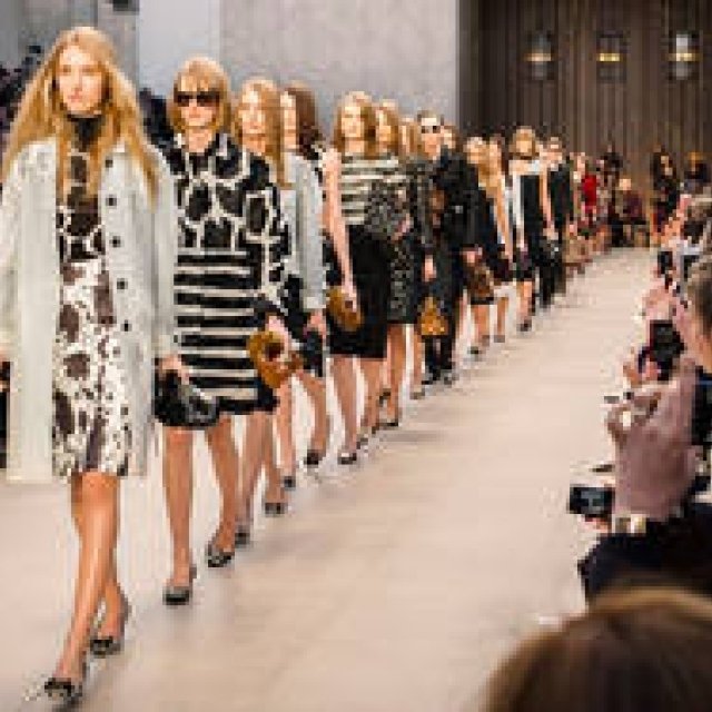 BURBERRY PRORSUM｜iPhone5Sとコラボ！2014SSコレクションショーをライブストリーミング