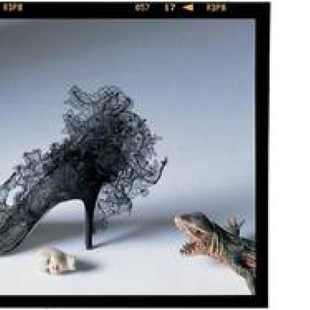 VALENTINO｜ヴァレンティノ、アクセサリーラインを称える書籍を発表 