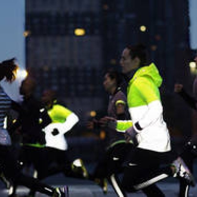 NIKE｜リフレクタ―素材使用のランニングギア「NIKE FLASH PACK」