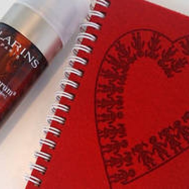 CLARINS｜「ネットを見ました！」で、特製ハートノートをプレゼント中